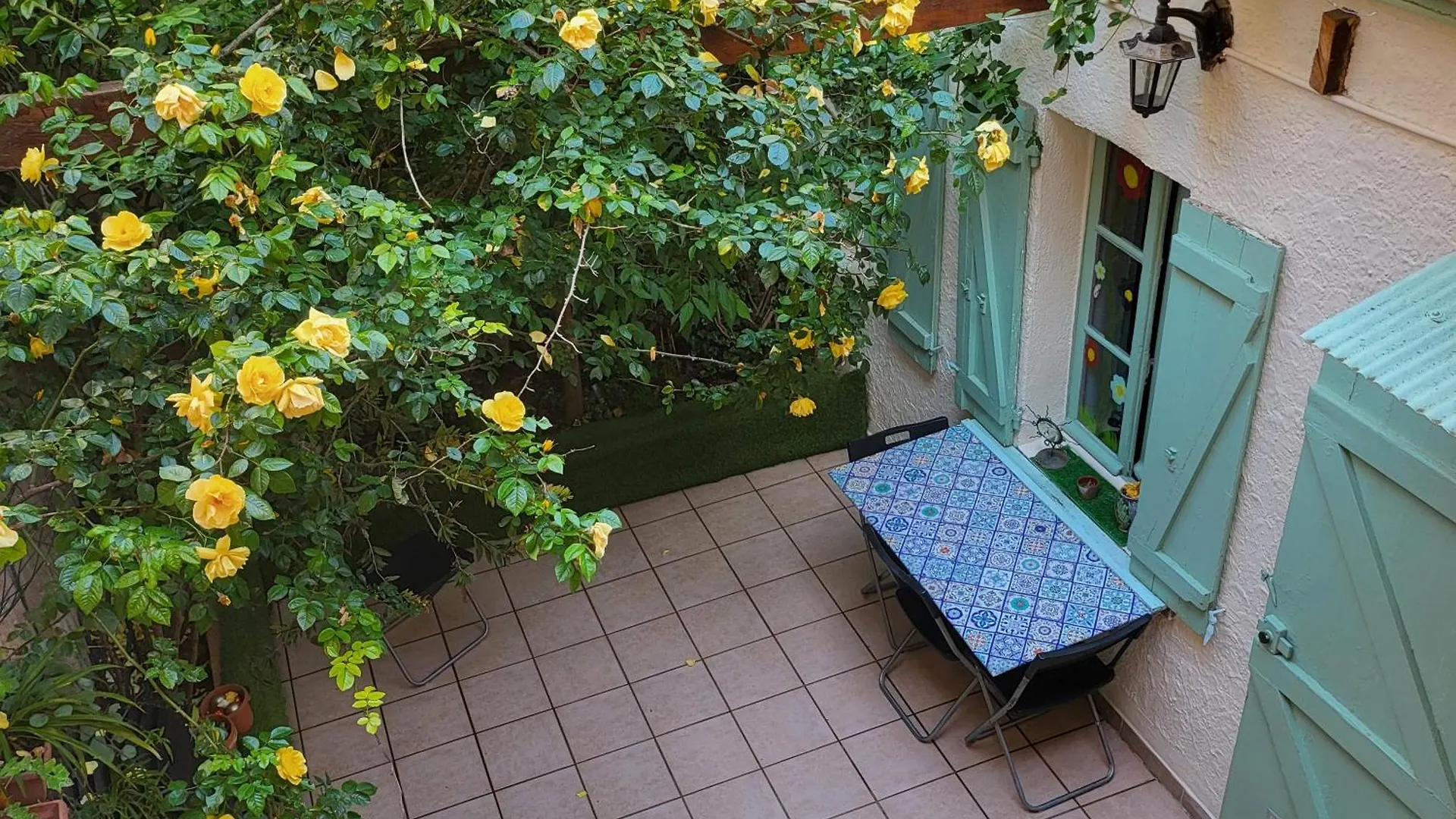 2P. Jardin Calme Centre-Ville Marselha 0*,  França